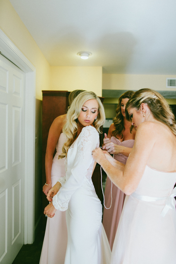 dramatic and sophisticated bridal style, photos by Wai Reyes Photography | via junebugweddings.com (20)