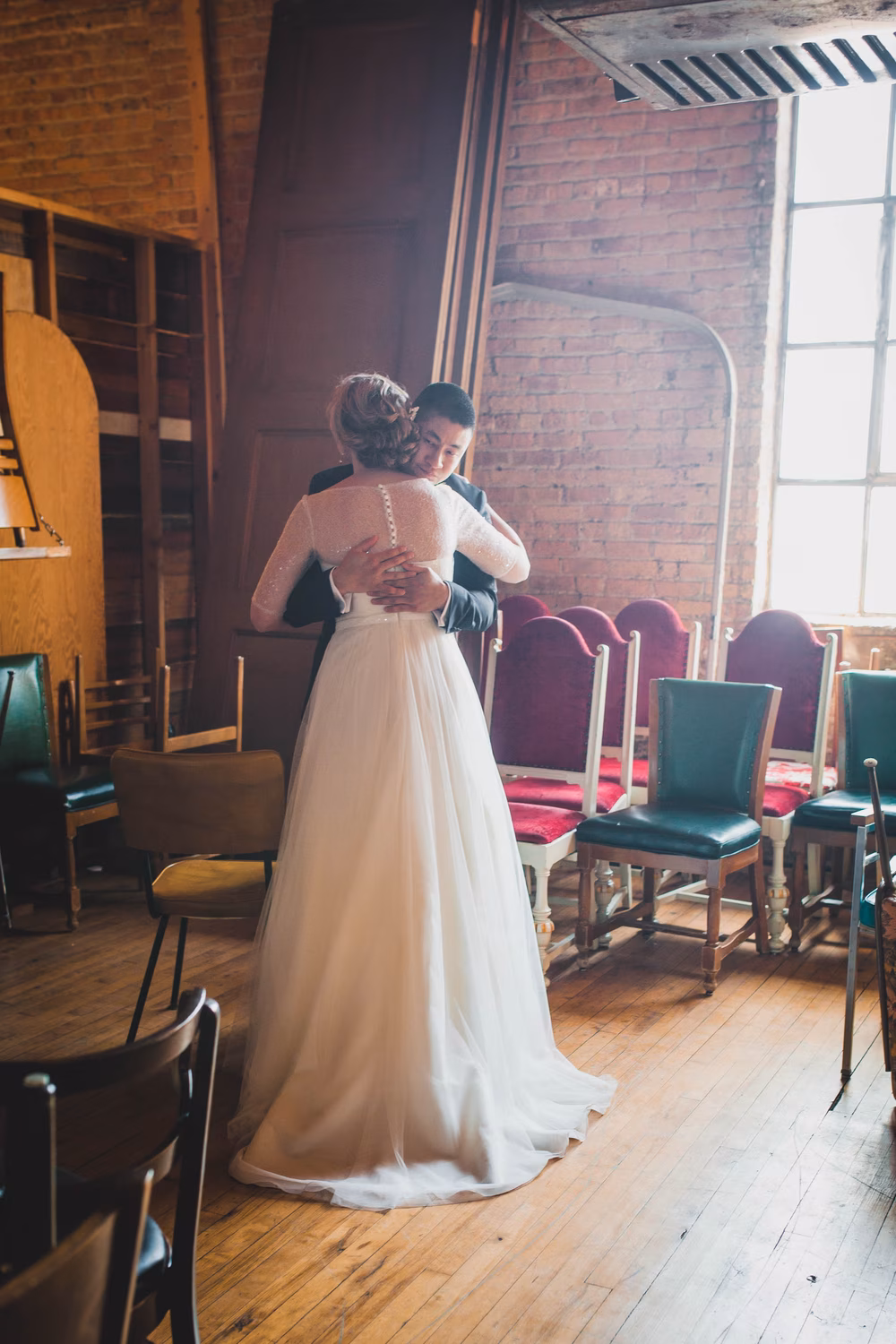 Vintage-Chicago-Wedding-at-Salvage-One (7 of 31)