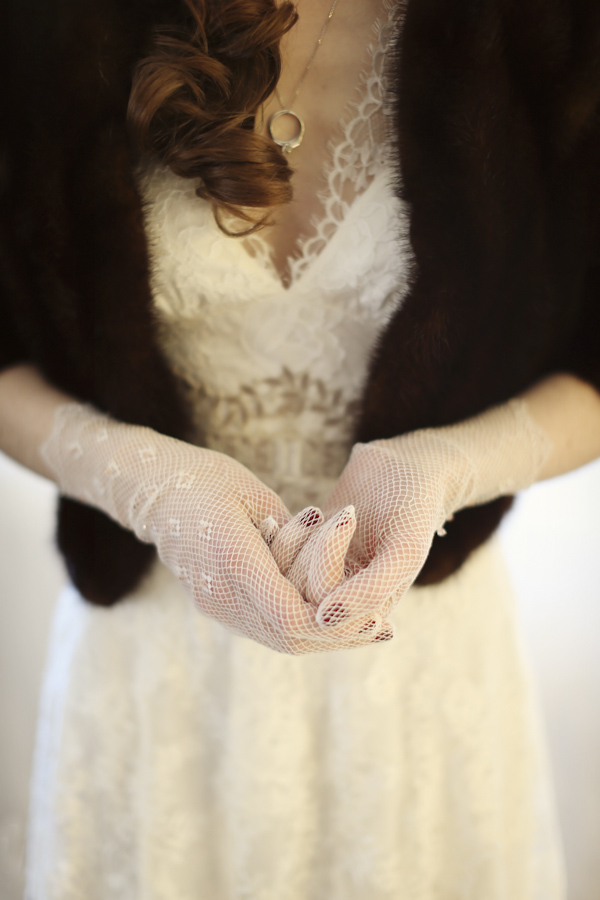 warm and cozy winter wedding, photo by Alison Conklin Photography | via junebugweddings.com warm and cozy winter wedding, photo by Alison Conklin Photography | via junebugweddings.com