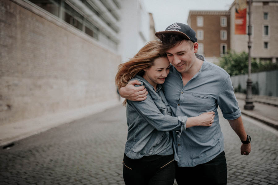 these-two-cuddled-all-the-way-through-their-rome-engagement-session-10
