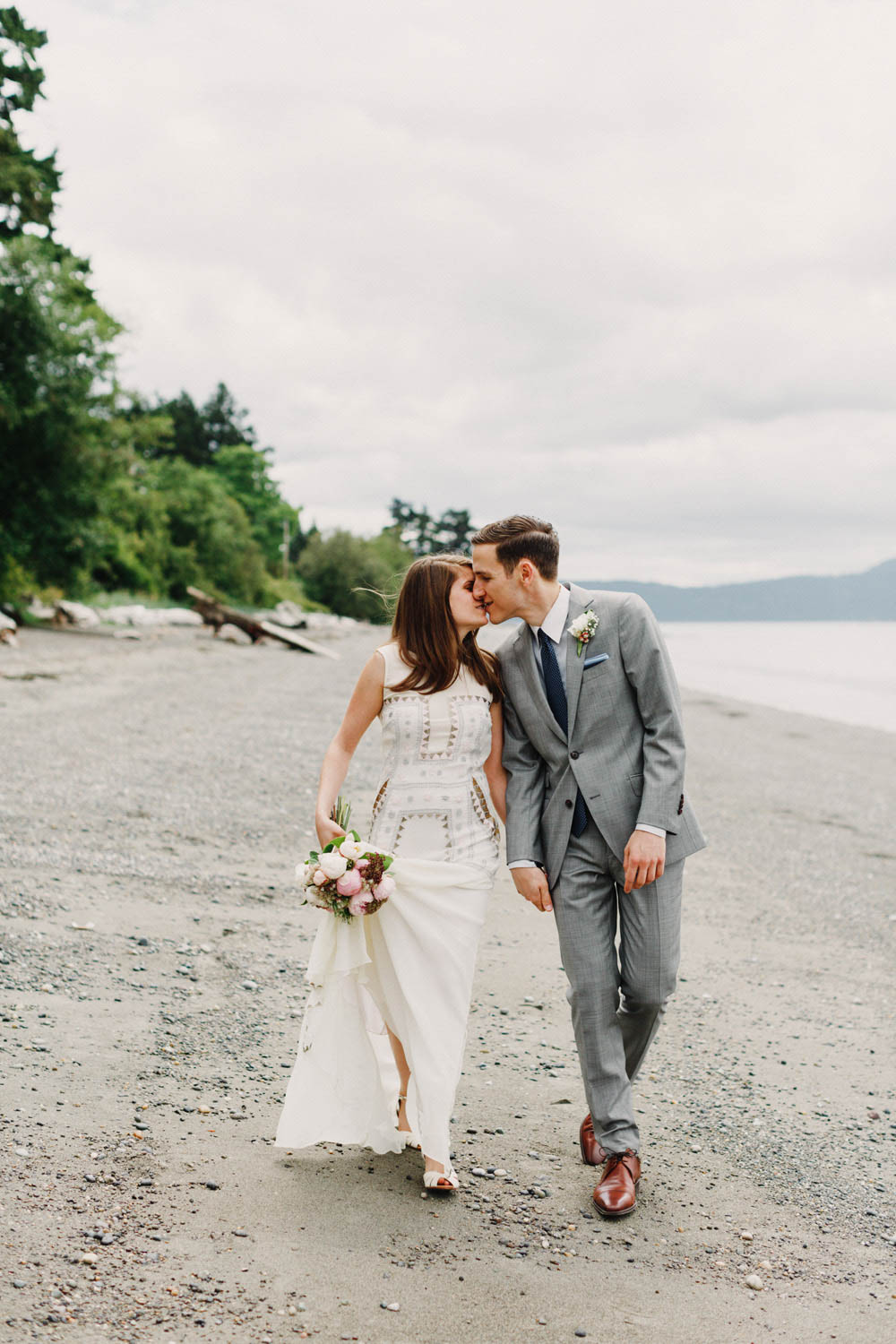 Early-Summer-Wedding-The-Willows-Inn-Michele-M-Waite (11 of 28)