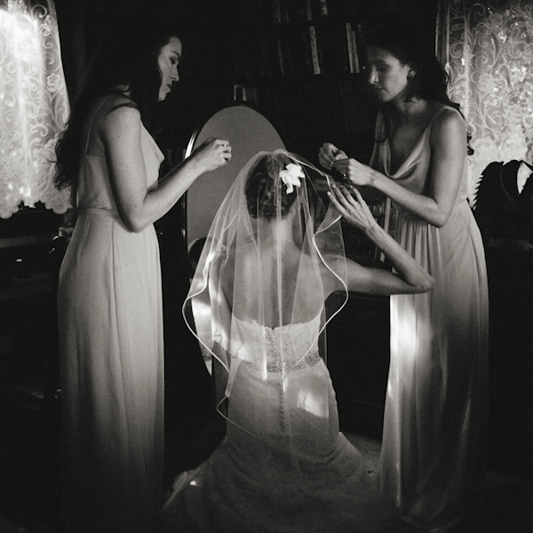 woodland wedding at Benmarl Winery, New York, photo by Richard Israel | via junebugweddings.com woodland wedding at Benmarl Winery, New York, photo by Richard Israel | via junebugweddings.com