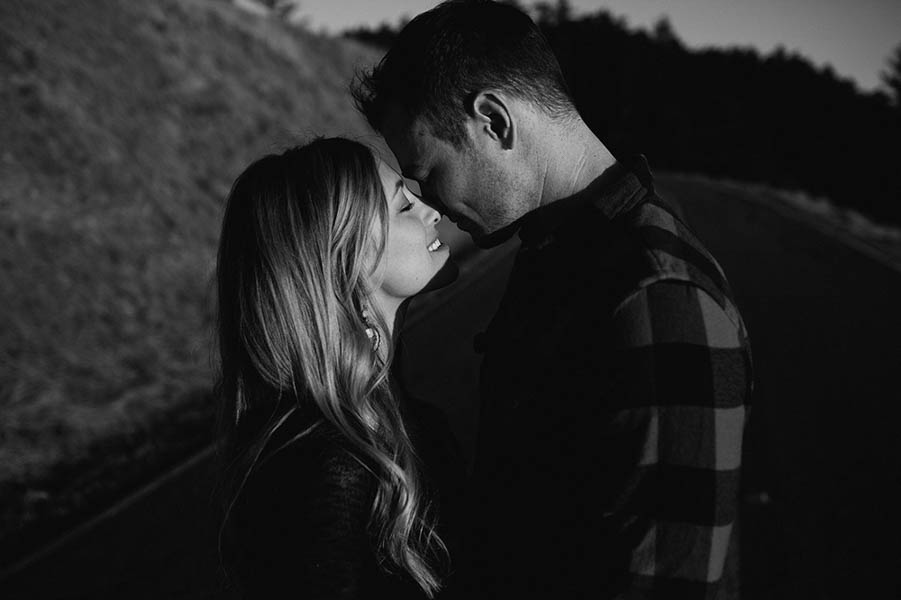Cozy-Anniversary-Photo-Shoot-at-Mount-Tamalpais-Dustin-Cantrell-13