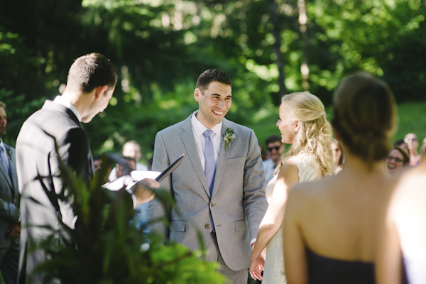 natural, outdoors wedding in Portland, Oregon at Hoyt Arboretum, wedding photo by Aaron Courter Photography | via junebugweddings.com natural, outdoors wedding in Portland, Oregon at Hoyt Arboretum, wedding photo by Aaron Courter Photography | via junebugweddings.com
