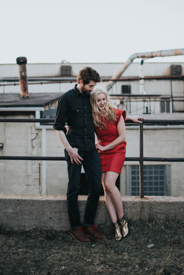 just-try-not-to-smile-at-this-adorable-milwaukee-engagement-21