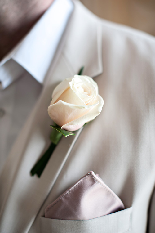 Clearwater, Florida beach wedding with a white, sand and pink wedding color palette, photo by Kristen Weaver | junebugweddings.com Clearwater, Florida beach wedding with a white, sand and pink wedding color palette, photo by Kristen Weaver | junebugweddings.com