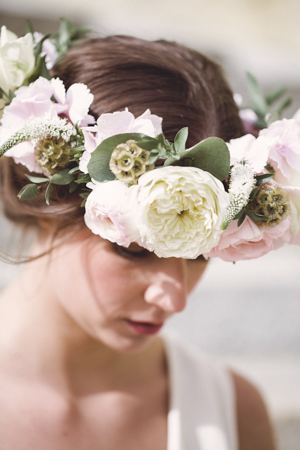 Parisian elopement inspiration photo shoot at the Château de Challain, photo by Cat Hepple Photography | via junebugweddings.com Parisian elopement inspiration photo shoot at the Château de Challain, photo by Cat Hepple Photography | via junebugweddings.com