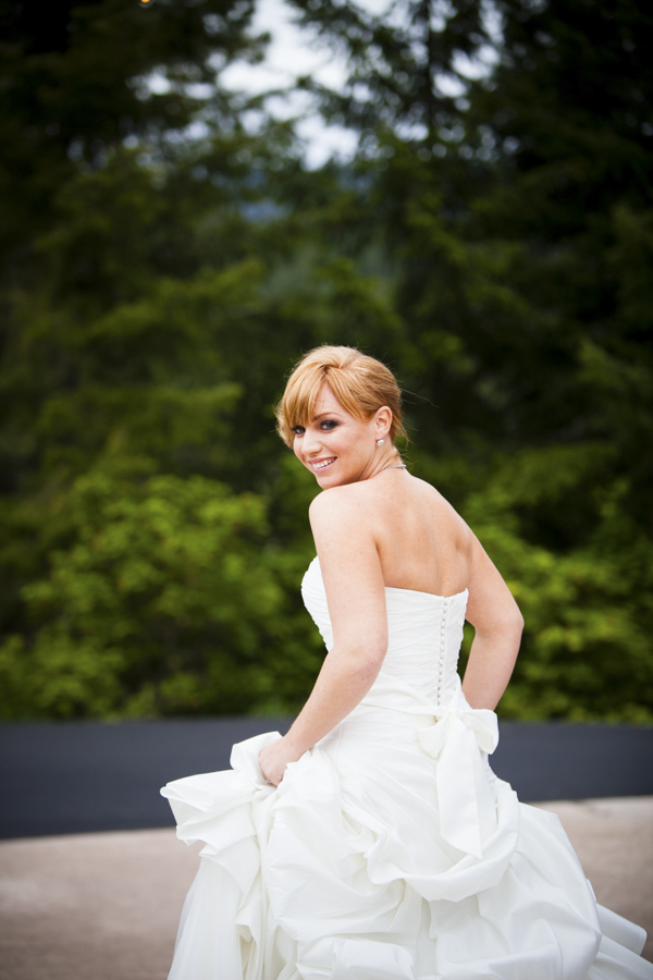 peach, coral, grey wedding at Swiftwater Cellars, photo by La Vie Photography | via junebugweddings.com peach, coral, grey wedding at Swiftwater Cellars, photo by La Vie Photography | via junebugweddings.com