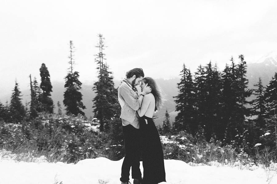 Snowy-Couple-Session-at-Mt-Baker-Alexandra-Celia-26