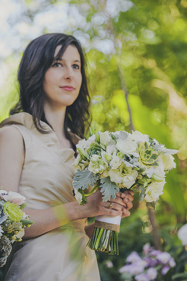 organic outdoor summer wedding at Holly Farm - photo by Lisa Lefringhouse Photography | via junebugweddings.com organic outdoor summer wedding at Holly Farm - photo by Lisa Lefringhouse Photography | via junebugweddings.com