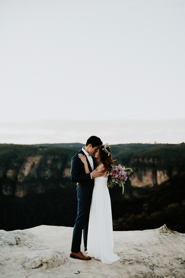 adventurous-engagement-photos-in-australias-blue-mountains-21
