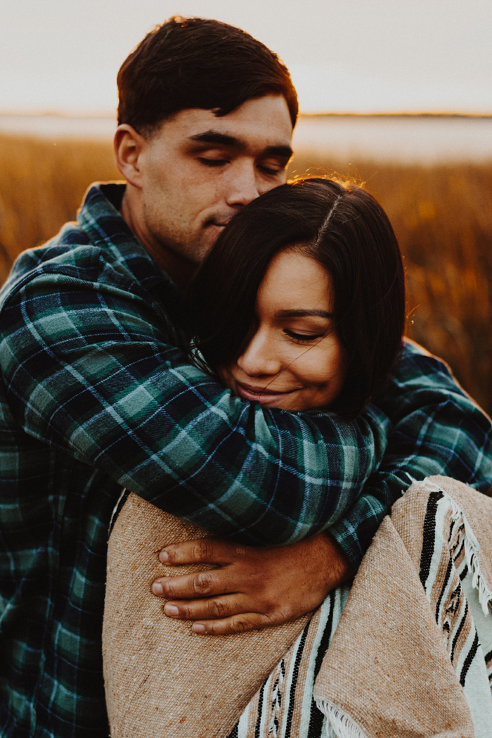 cozy-campfire-engagement-session-at-carolina-beach-state-park-16