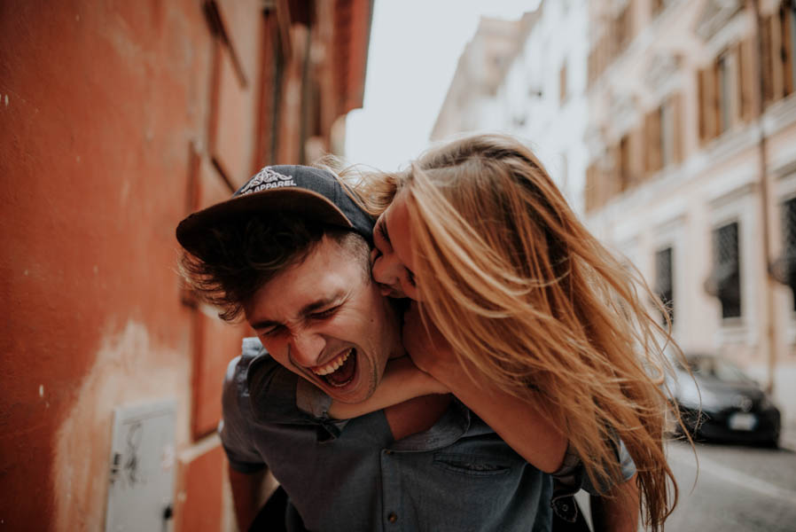 these-two-cuddled-all-the-way-through-their-rome-engagement-session-19