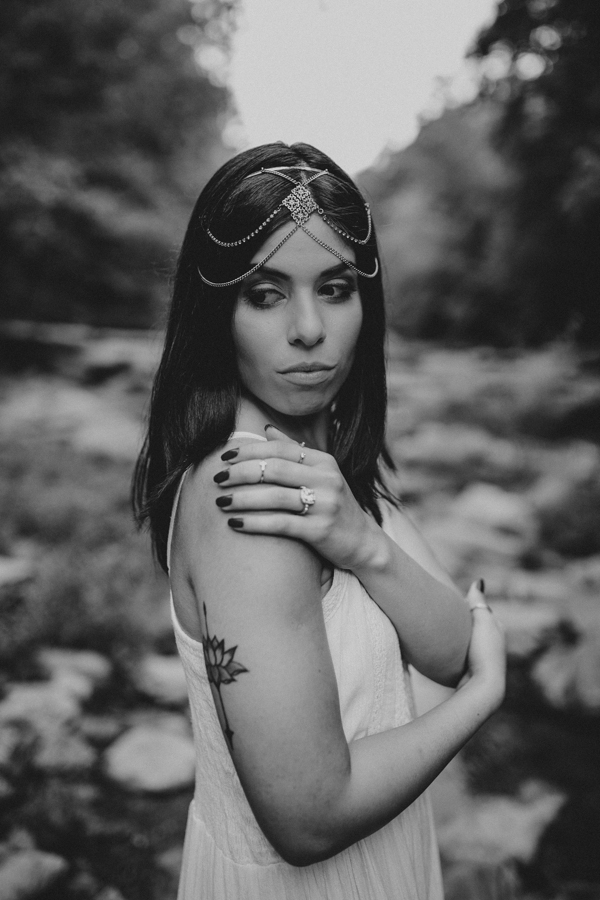 who-knew-bridal-portraits-in-a-creek-could-be-this-gorgeously-ethereal-12