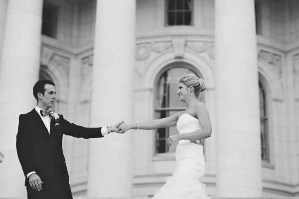 modern elegant gold and black wedding at Legend at Bergamont, photo by DWJohnson Studio | via junebugweddings.com modern elegant gold and black wedding at Legend at Bergamont, photo by DWJohnson Studio | via junebugweddings.com
