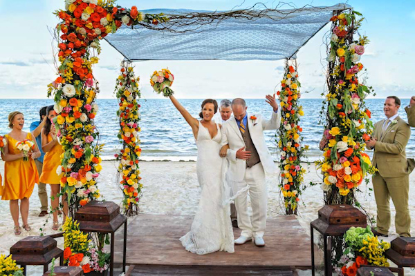 destination wedding ceremony, photo by Zasil Studio | via junebugweddings.com destination wedding ceremony, photo by Zasil Studio | via junebugweddings.com
