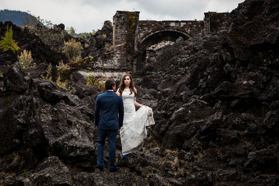 Romantic-Post-Wedding-Shoot-San-Juan-Parangaricutiro-Jorge-Kick (14 of 25)