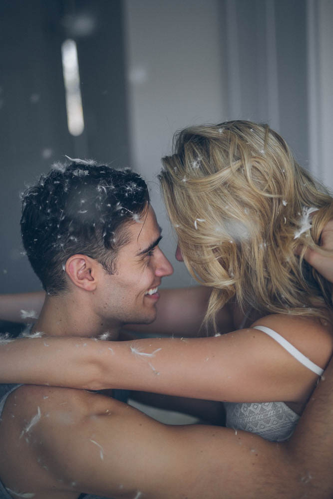 Sexy-Pillow-Fight-Couple-Boudoir (14 of 15)