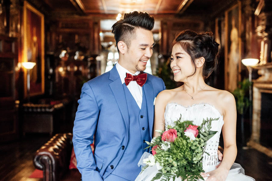 stunning-london-couple-portraits-and-engagement-ceremony-4