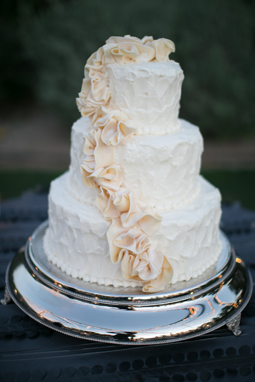 grey and coral wedding at Paradise Valley Country Club in Arizona with Photos by Jennifer Bowen Photography | via junebugweddings.com grey and coral wedding at Paradise Valley Country Club in Arizona with Photos by Jennifer Bowen Photography | via junebugweddings.com