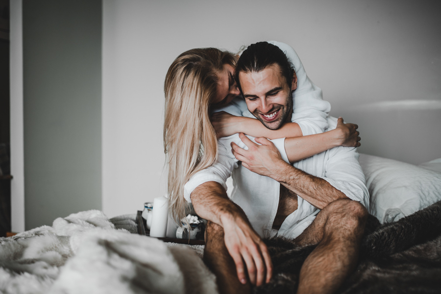 from-the-cabin-to-the-dock-this-pigeon-lake-engagement-is-both-cozy-and-hot-20