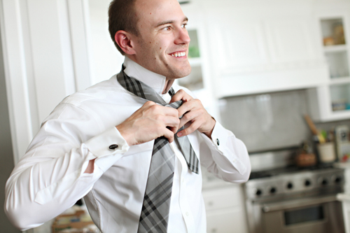 Grey and cream seaside wedding in Newport News, VA, photos by Whitebox Weddings via junebugweddings.com Grey and cream seaside wedding in Newport News, VA, photos by Whitebox Weddings via junebugweddings.com