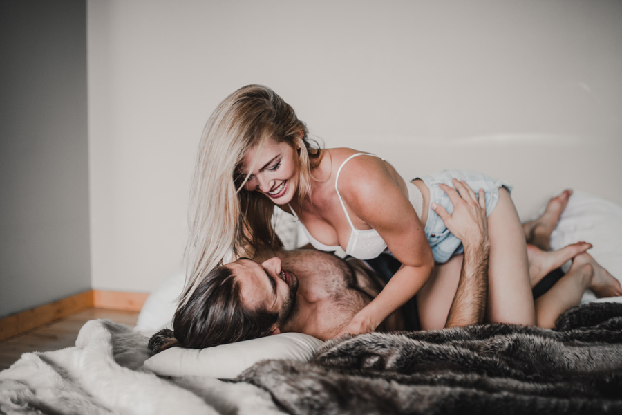from-the-cabin-to-the-dock-this-pigeon-lake-engagement-is-both-cozy-and-hot-16