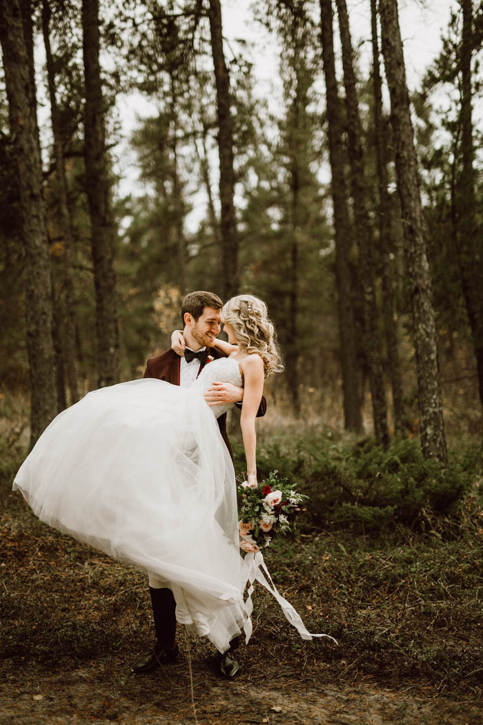 elegant-marsala-and-champagne-manitoba-wedding-at-the-rustic-wedding-barn-ariana-tennyson-photography-31