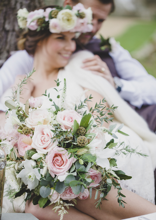 Parisian elopement inspiration photo shoot at the Château de Challain, photo by Cat Hepple Photography | via junebugweddings.com Parisian elopement inspiration photo shoot at the Château de Challain, photo by Cat Hepple Photography | via junebugweddings.com