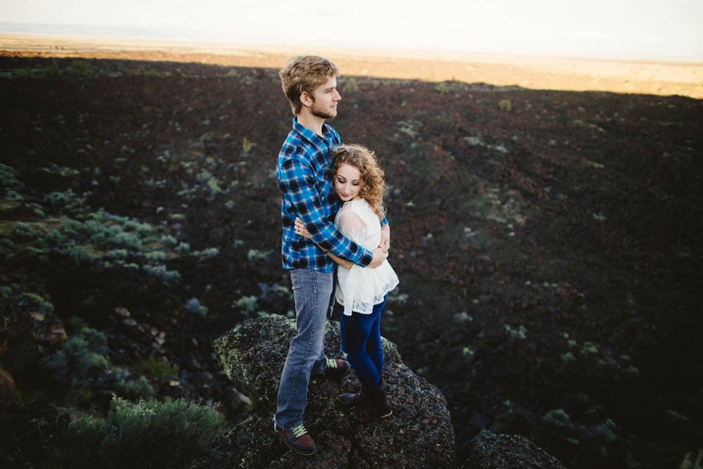 Sentimental-Anniversary-Session-in-Lava-Beds-National-Park-Chutikorn-Photography (26 of 27)