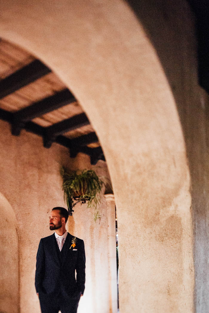 creative-sedona-wedding-in-the-tlaquepaque-arts-and-crafts-village-jane-in-the-woods-39