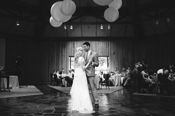 natural, outdoors wedding in Portland, Oregon at Hoyt Arboretum, wedding photo by Aaron Courter Photography | via junebugweddings.com natural, outdoors wedding in Portland, Oregon at Hoyt Arboretum, wedding photo by Aaron Courter Photography | via junebugweddings.com