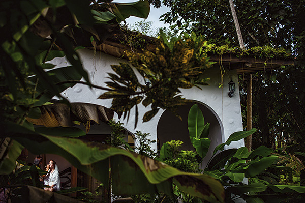 intimate destination wedding in Costa Rica, photos by Davina and Daniel | via junebugweddings.com intimate destination wedding in Costa Rica, photos by Davina and Daniel | via junebugweddings.com