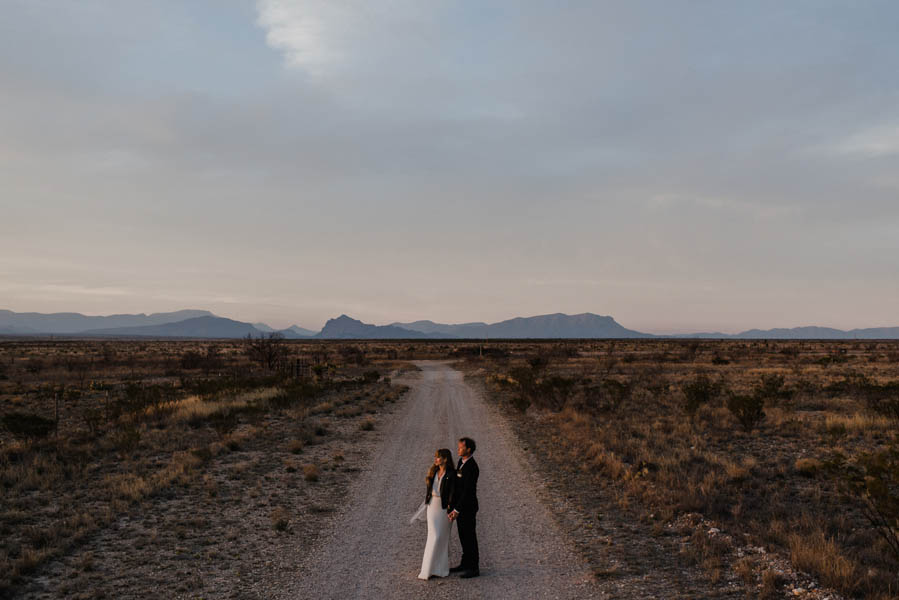 eclectic-west-texas-destination-wedding-at-the-marathon-motel-23