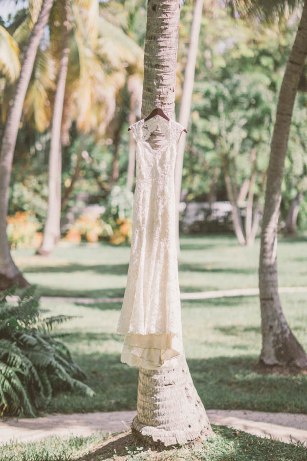 intimate beach wedding dress by Monique Lluillier, photo by Chris Glenn | via junebugweddings.com intimate beach wedding dress by Monique Lluillier, photo by Chris Glenn | via junebugweddings.com