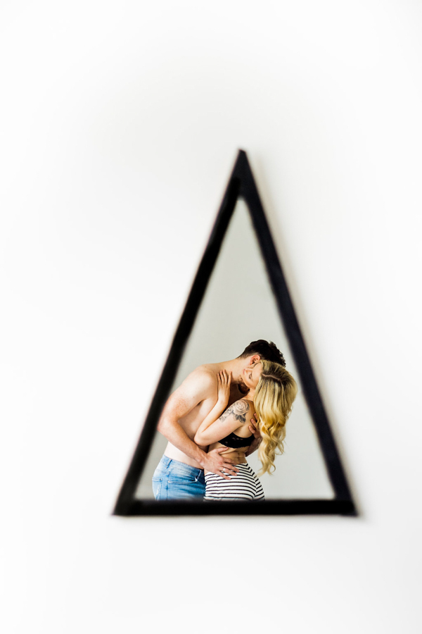 this-nashville-musician-and-his-sweetheart-got-comfy-for-a-photo-shoot-at-home-5
