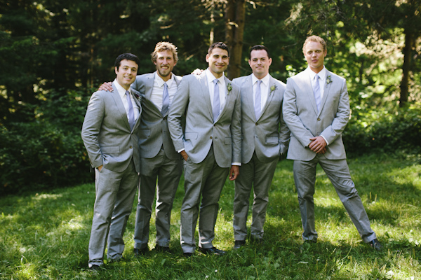 natural, outdoors wedding in Portland, Oregon at Hoyt Arboretum, wedding photo by Aaron Courter Photography | via junebugweddings.com natural, outdoors wedding in Portland, Oregon at Hoyt Arboretum, wedding photo by Aaron Courter Photography | via junebugweddings.com