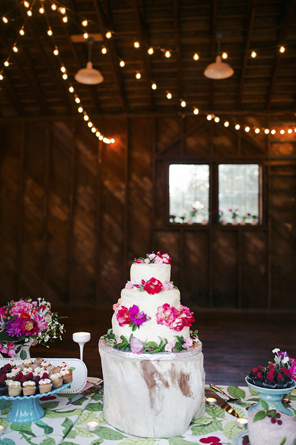 rustic wedding at Woodstock Farm in Bellingham, Washington, photos by Michel M. Waite Photography | via junebugweddings.com rustic wedding at Woodstock Farm in Bellingham, Washington, photos by Michel M. Waite Photography | via junebugweddings.com