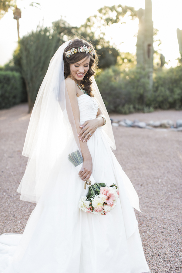 rustic bridal fashion, photo by Rachel Solomon | via junebugweddings.com rustic bridal fashion, photo by Rachel Solomon | via junebugweddings.com