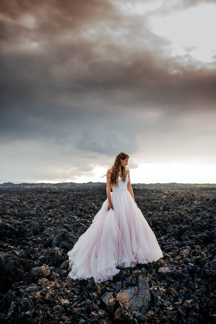 rugged-hawaiian-wedding-photos-on-the-big-island-karina-and-maks-15