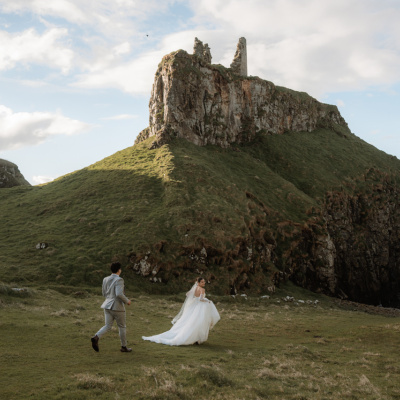 Sunny cliff engagement photo in Dunseverick, Northern Ireland