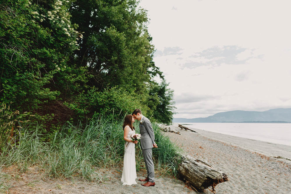 Early-Summer-Wedding-The-Willows-Inn-Michele-M-Waite (8 of 28)