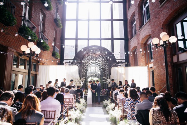 Classy-Seattle-Wedding-at-Court-in-the-Square-17-of-29-600x400
