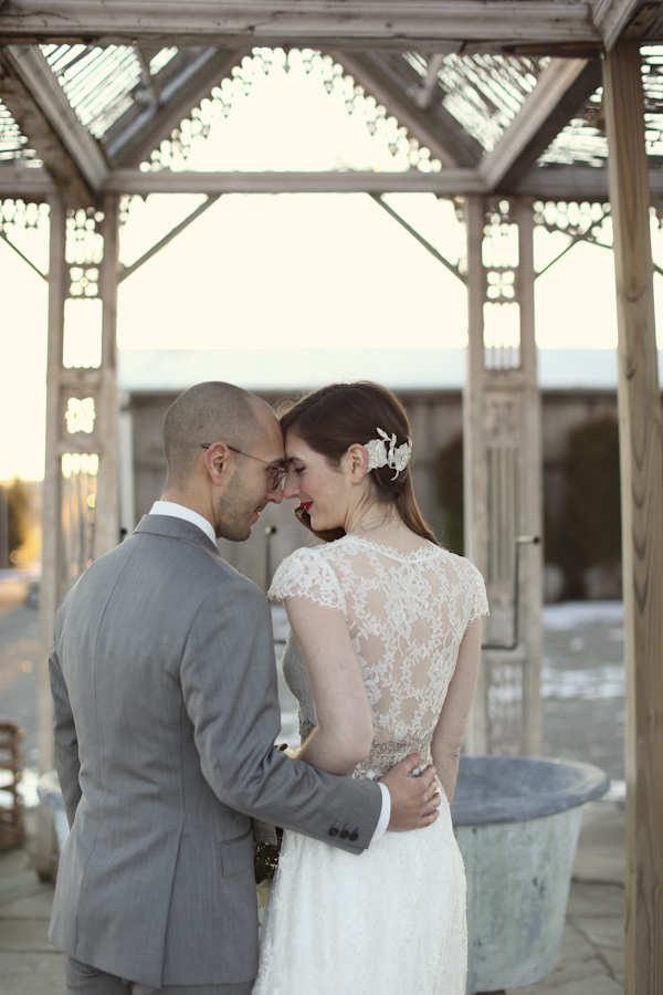warm and cozy winter wedding, photo by Alison Conklin Photography | via junebugweddings.com warm and cozy winter wedding, photo by Alison Conklin Photography | via junebugweddings.com