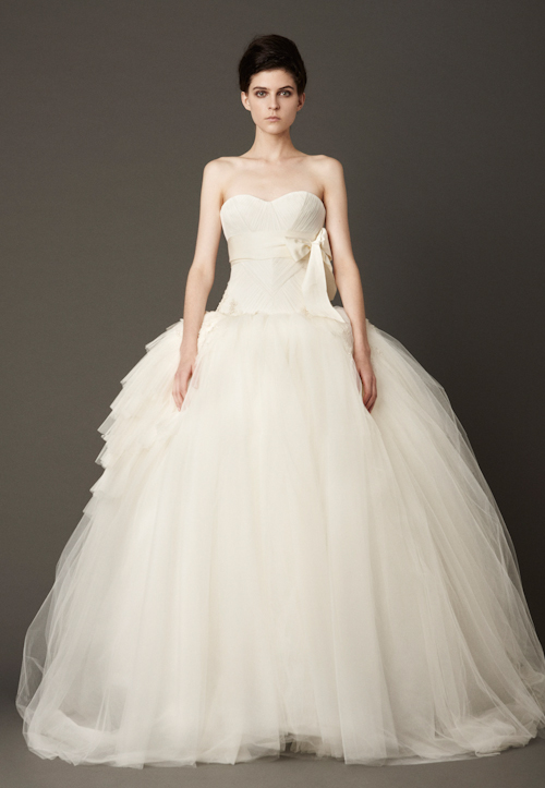 Vera Wang Fall 2013 Wedding Dress Collection | junebugweddings.com Vera Wang Fall 2013 Wedding Dress Collection | junebugweddings.com