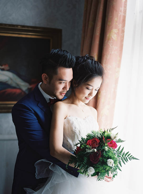 stunning-london-couple-portraits-and-engagement-ceremony-8