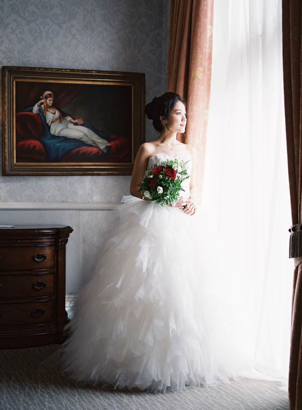 stunning-london-couple-portraits-and-engagement-ceremony-7